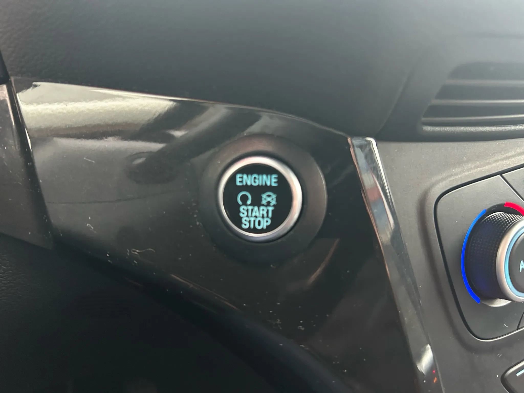 Used 2019 Ford Escape Titanium image 8