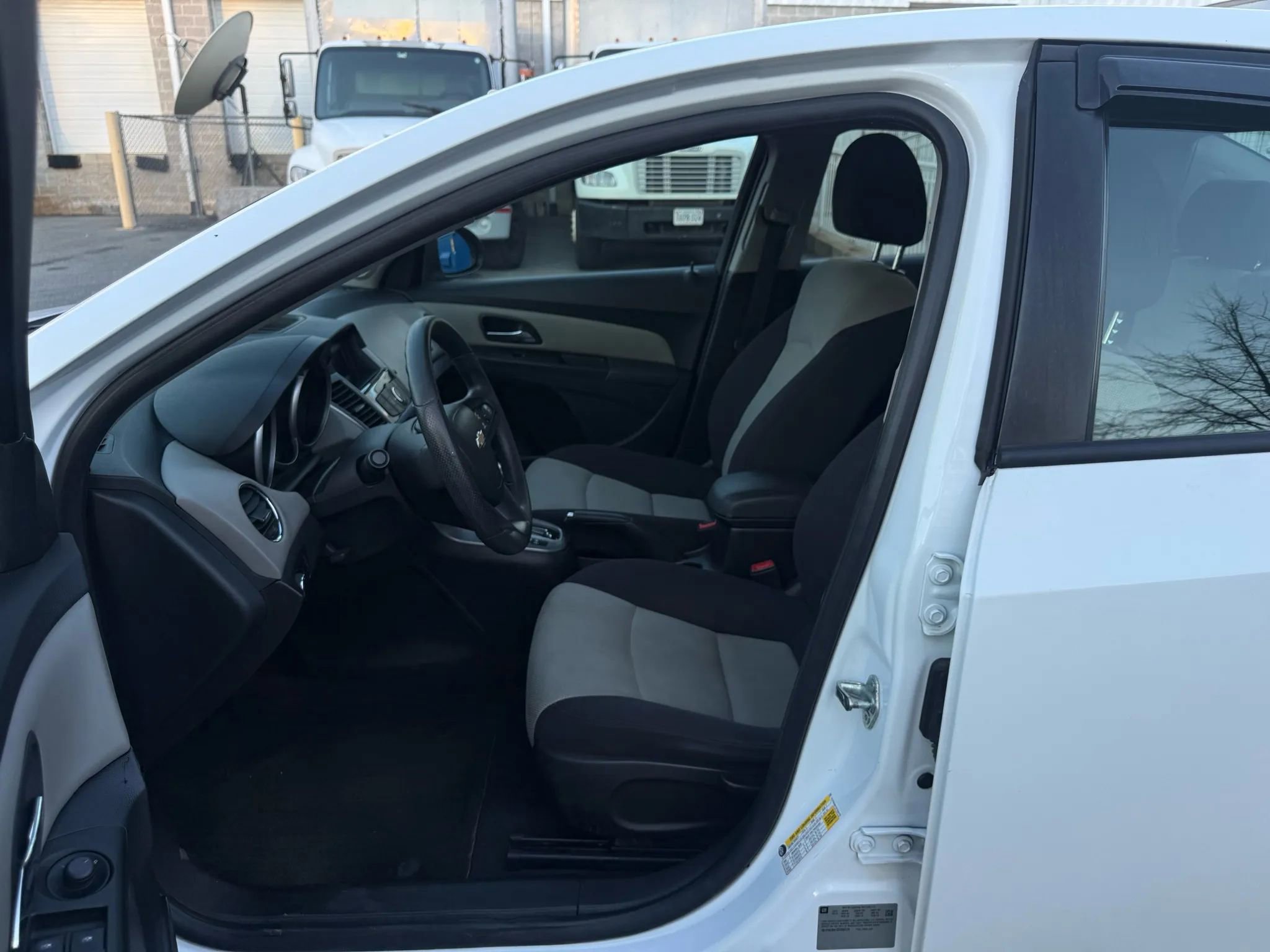 Used 2013 Chevrolet Cruze LS image 15