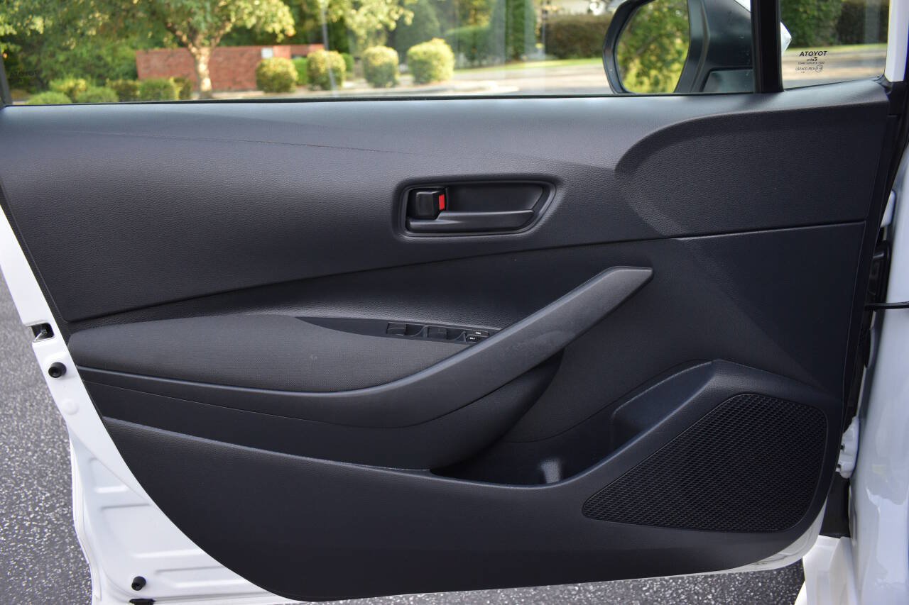 Used 2025 Toyota Corolla LE FWD image 16