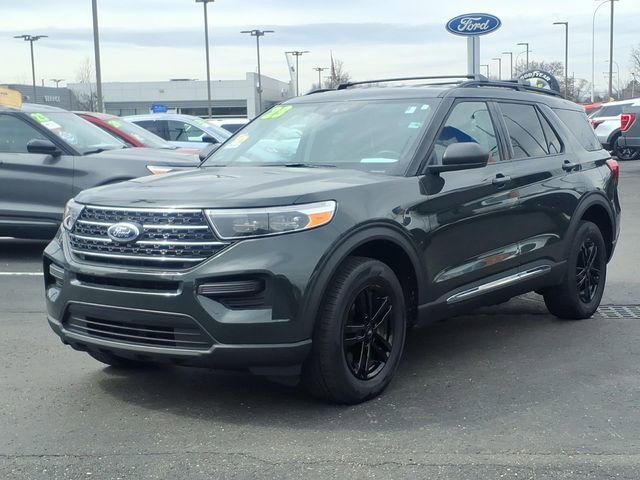 Certified 2023 Ford Explorer XLT image 3