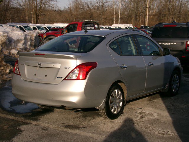 Used 2014 Nissan Versa SV image 9