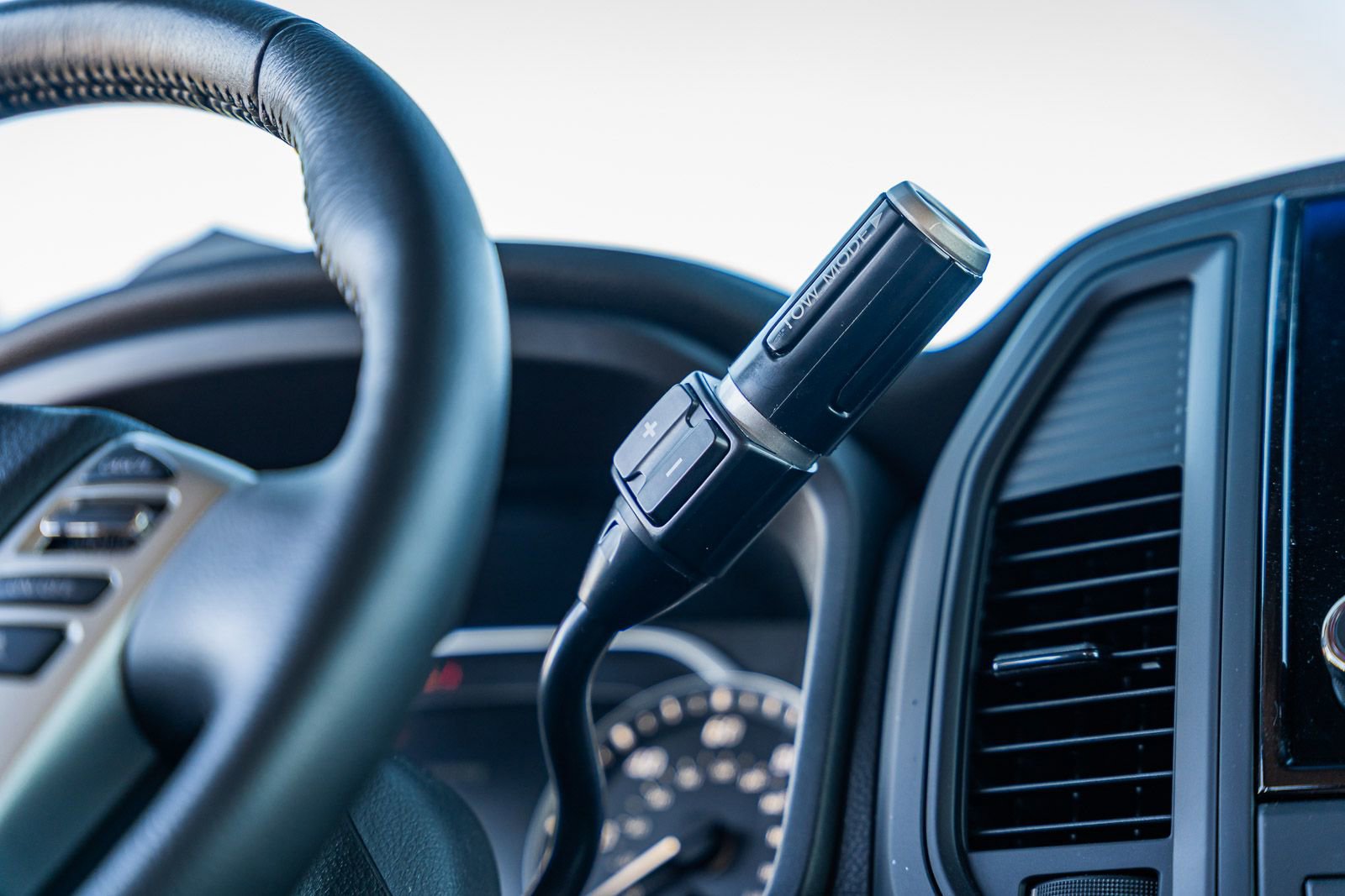 Used 2024 Nissan Titan SV w/ SV Convenience Package image 28