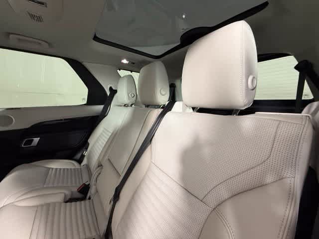 New 2026 Land Rover Discovery S AWD/4WD image 27