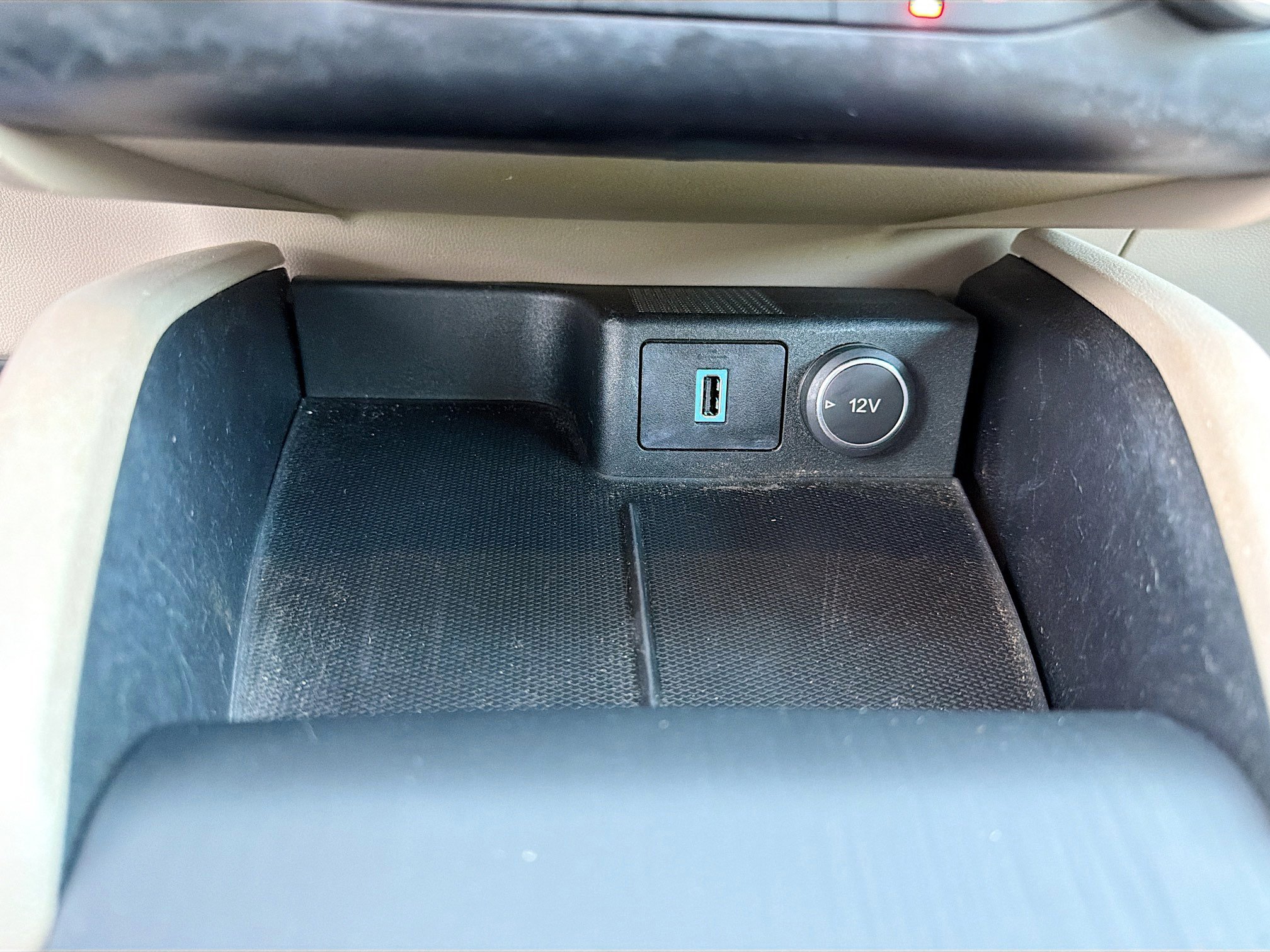 Used 2020 Ford Escape SE image 28