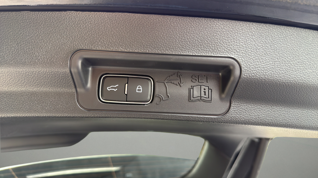Used 2025 Ford Explorer ST w/ Sun And Sound Package AWD/4WD image 23