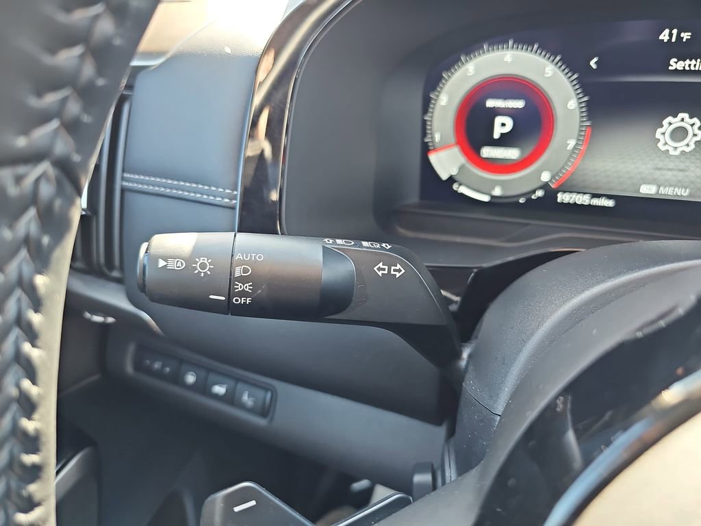 Used 2024 Nissan Pathfinder Platinum w/ Cargo Package image 31