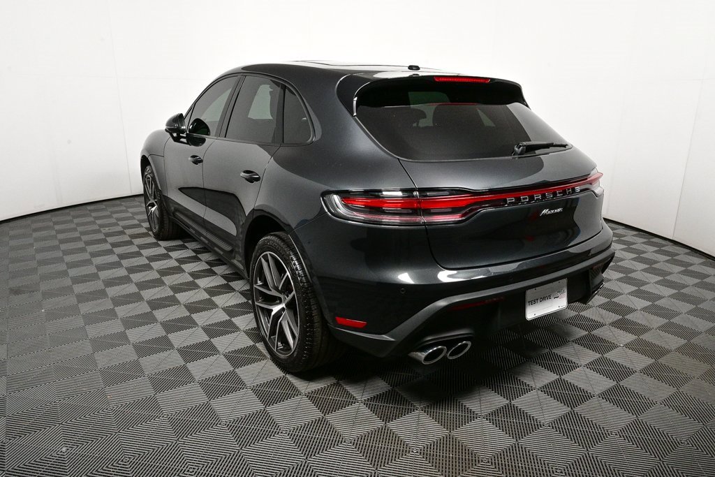 Certified 2025 Porsche Macan image 3