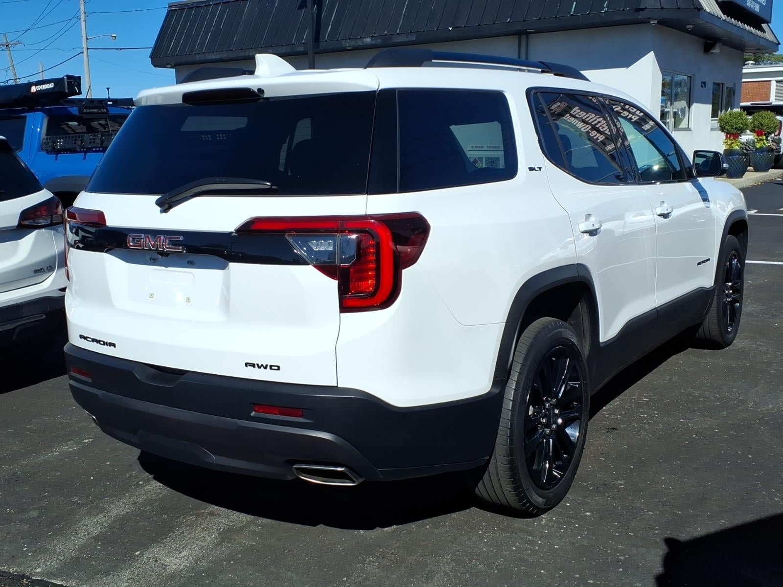 Used 2023 GMC Acadia SLT w/ Elevation Edition AWD/4WD image 4