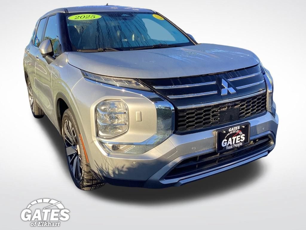 Used 2025 Mitsubishi Outlander SE