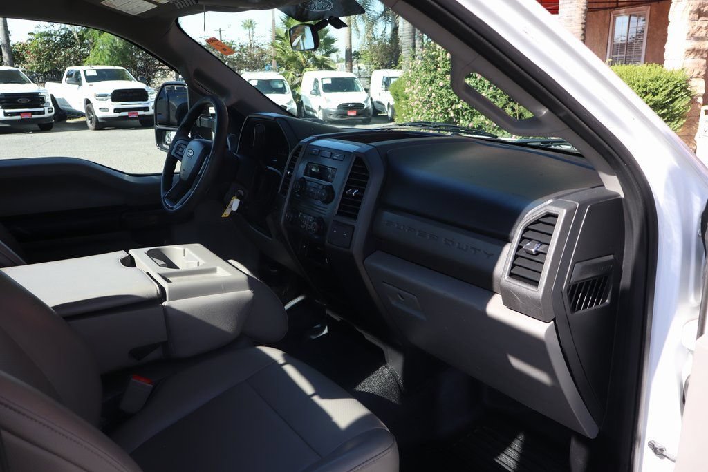 Used 2018 Ford F550 2WD Regular Cab Super Duty image 32