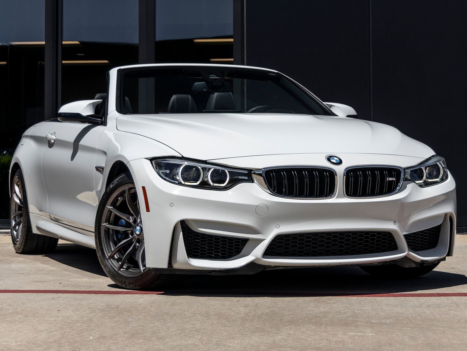 Used 2020 BMW M4 Convertible image 2