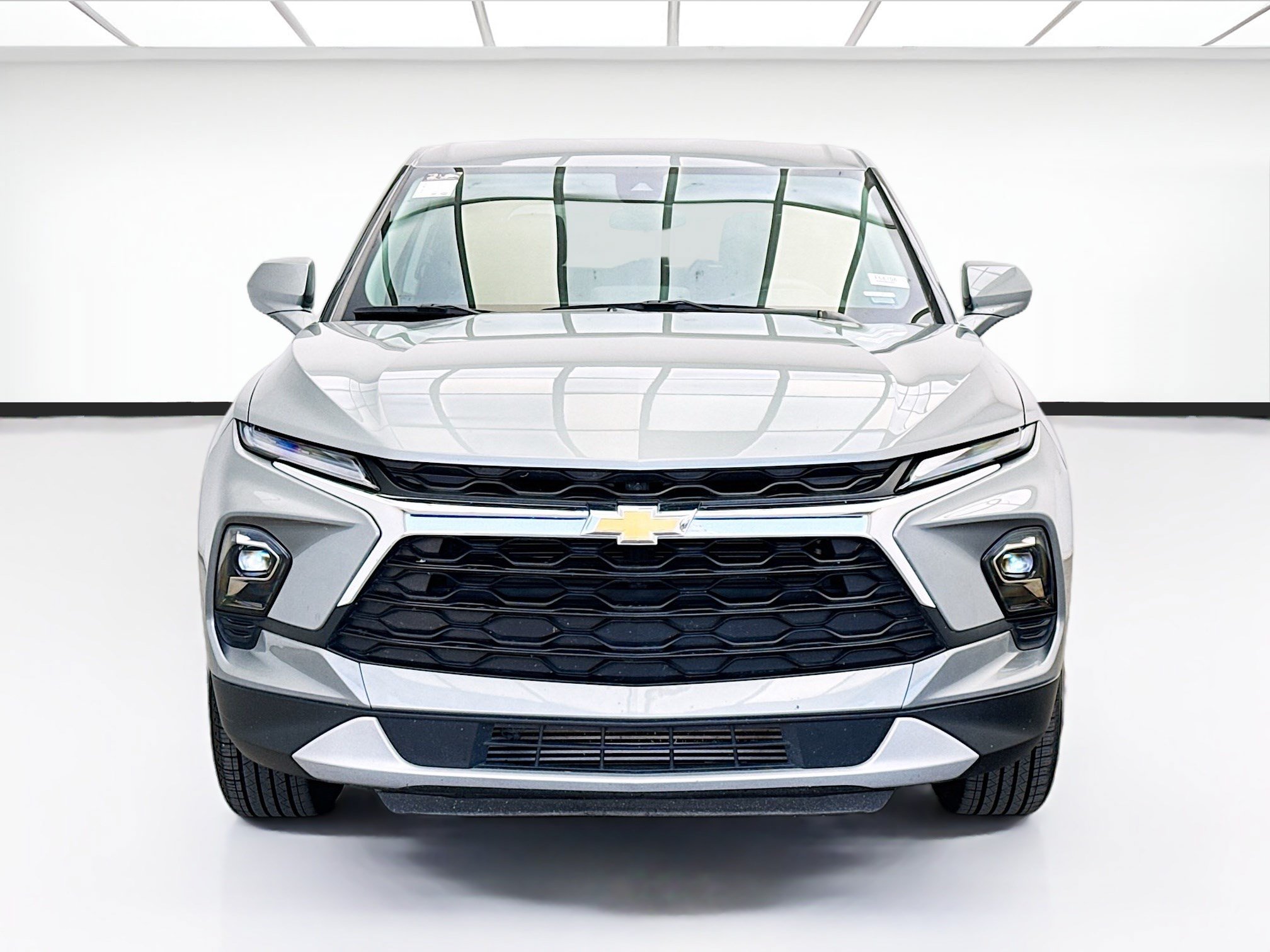 Used 2025 Chevrolet Blazer LT FWD image 2