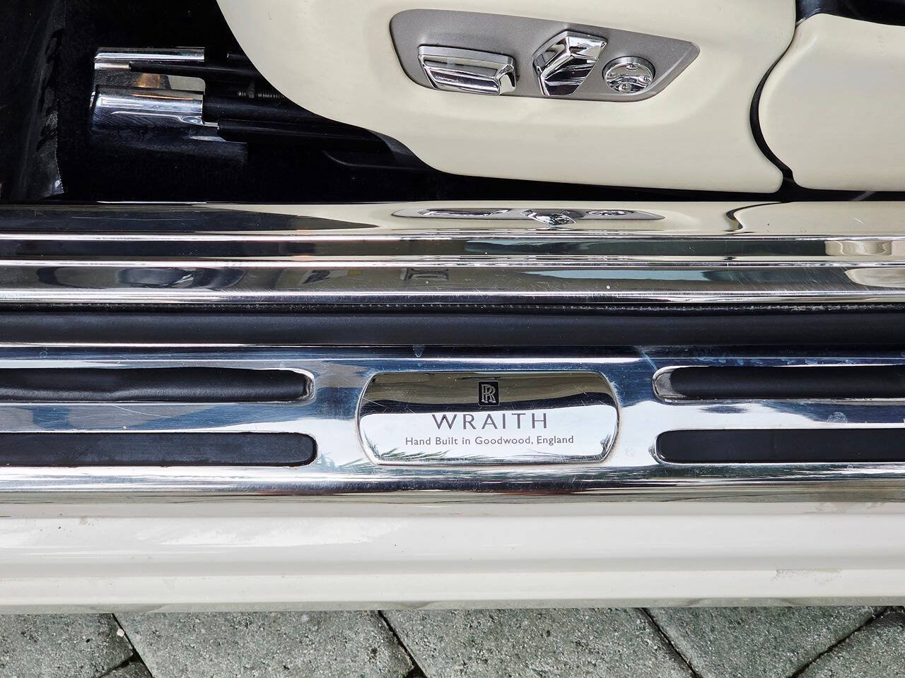 Used 2014 Rolls-Royce Wraith RWD image 58