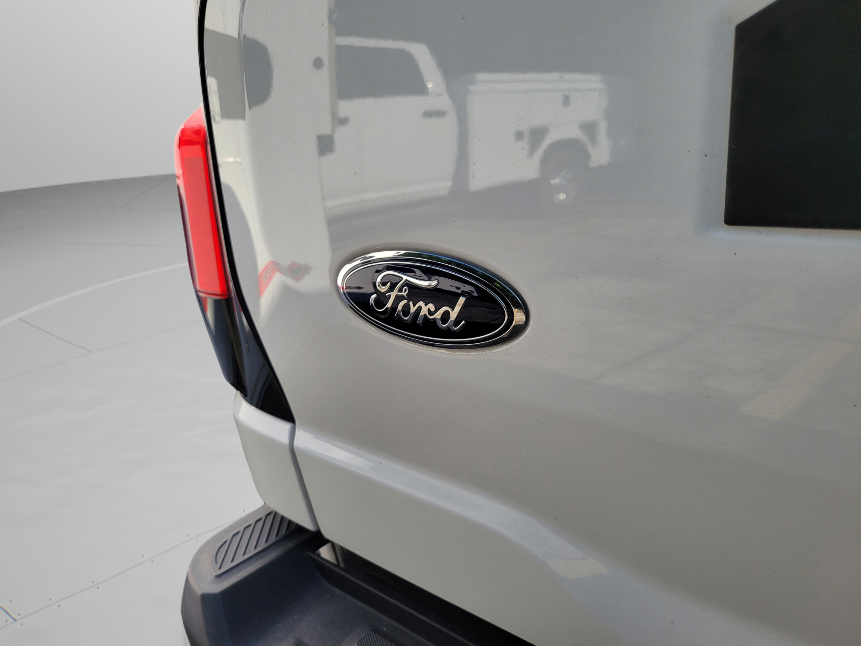 Used 2023 Ford F150 Lightning Platinum AWD/4WD image 29
