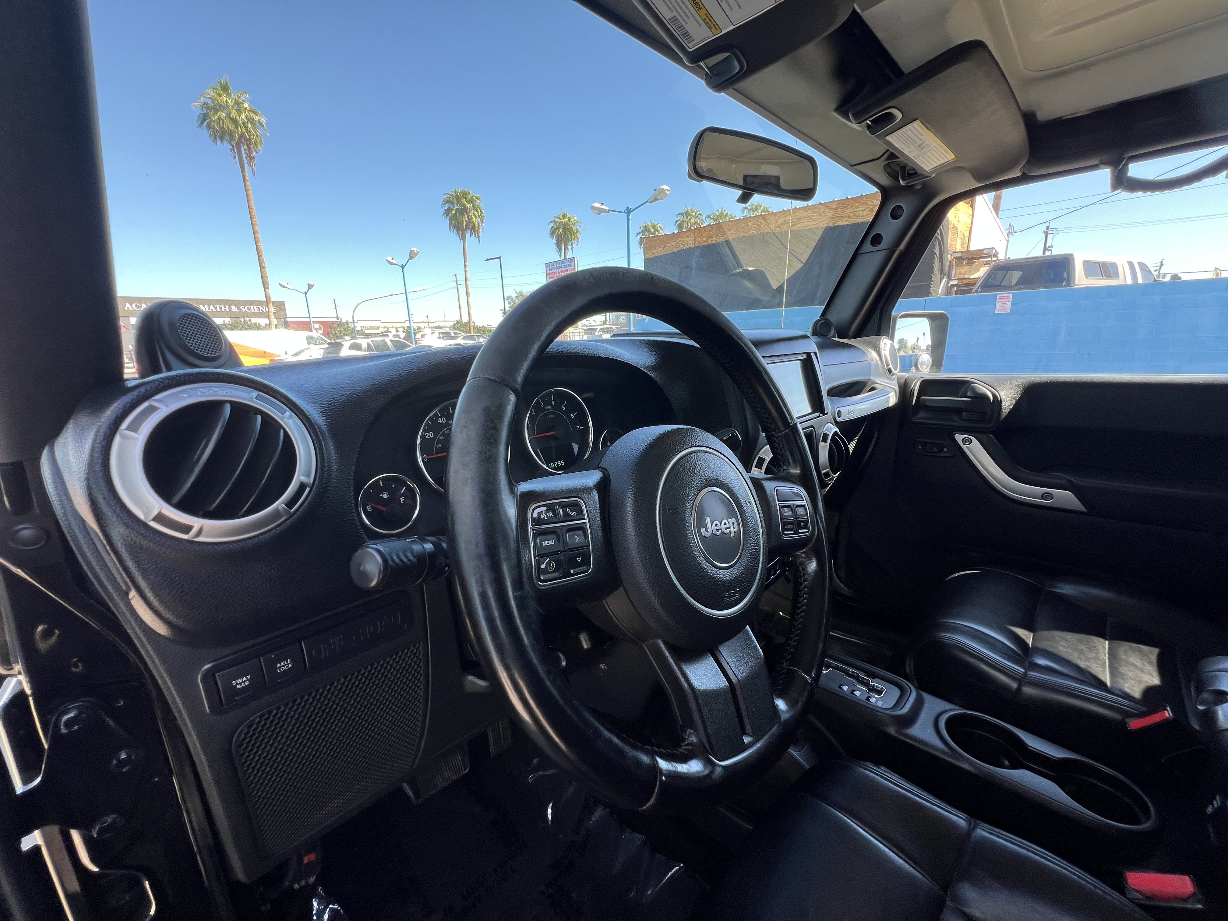 Used 2012 Jeep Wrangler Unlimited Rubicon w/ Connectivity Group AWD/4WD image 10