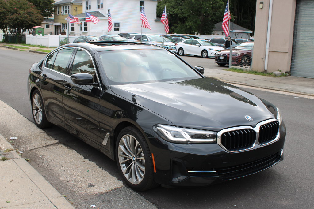Used 2023 BMW 530i xDrive w/ Premium Package AWD/4WD image 4
