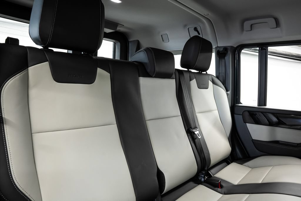 Used 2025 INEOS Grenadier Station Wagon AWD/4WD image 36