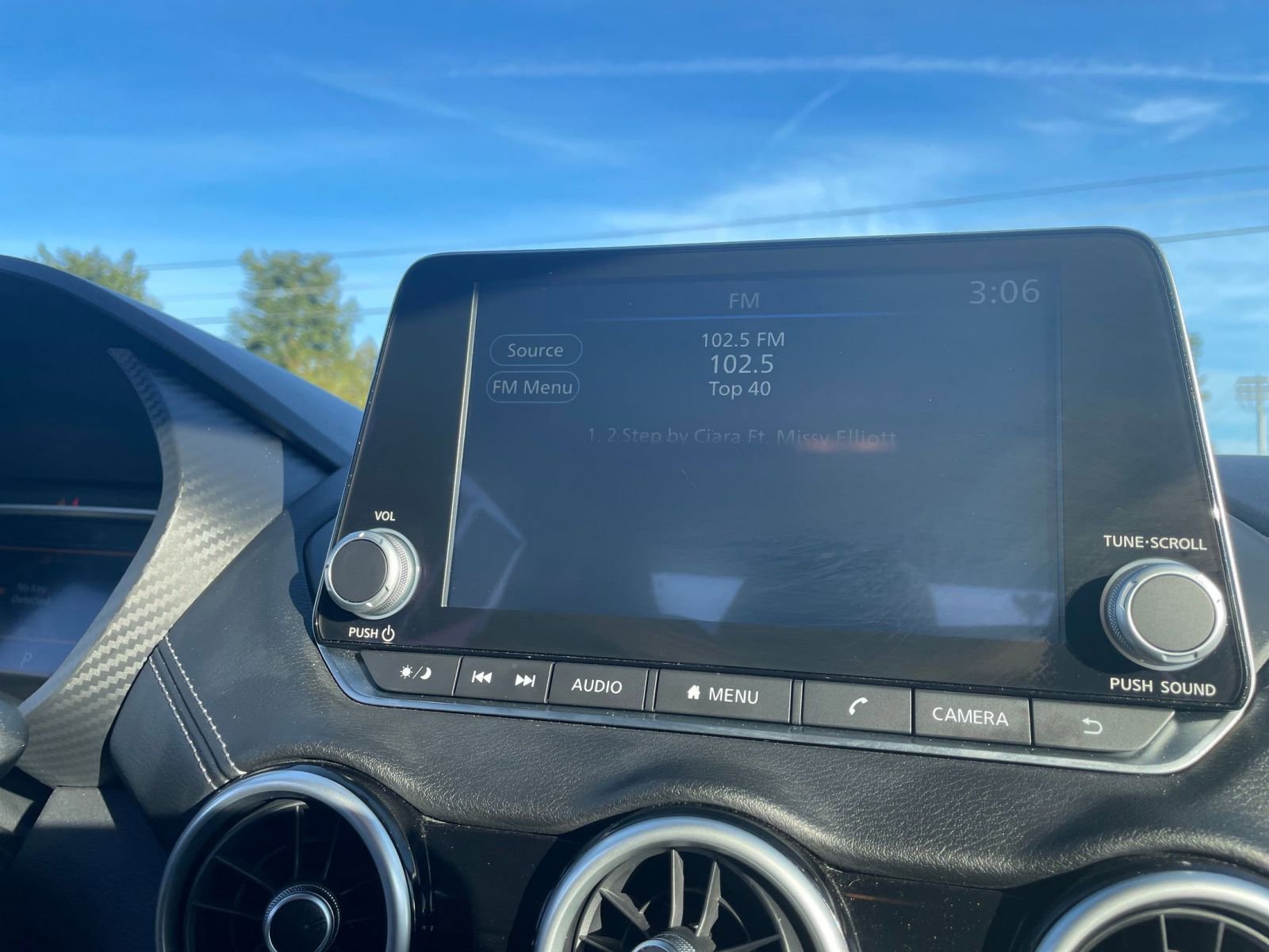 Used 2025 Nissan Sentra SV image 21