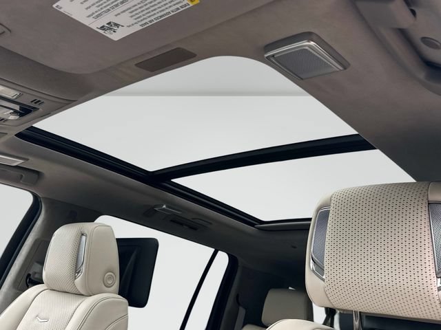 Used 2026 Cadillac Escalade ESV Platinum Sport w/ LPO, ONYX Package AWD/4WD image 15