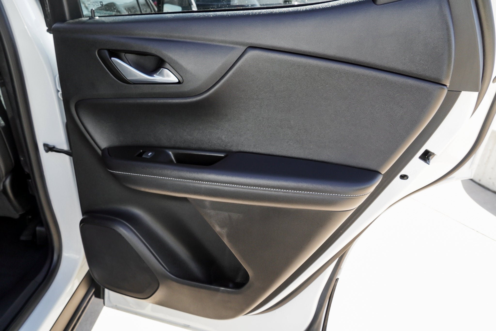 Used 2023 Chevrolet Blazer LT FWD image 32