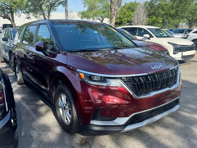 Certified 2022 Kia Carnival LX image 3