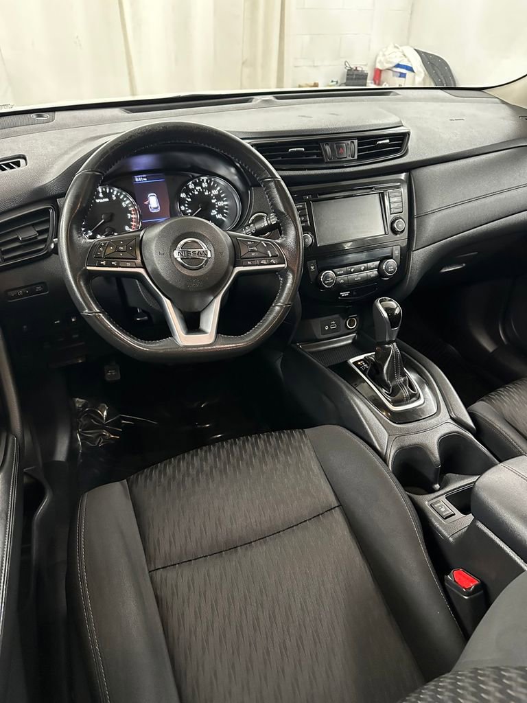 Used 2018 Nissan Rogue SV image 23
