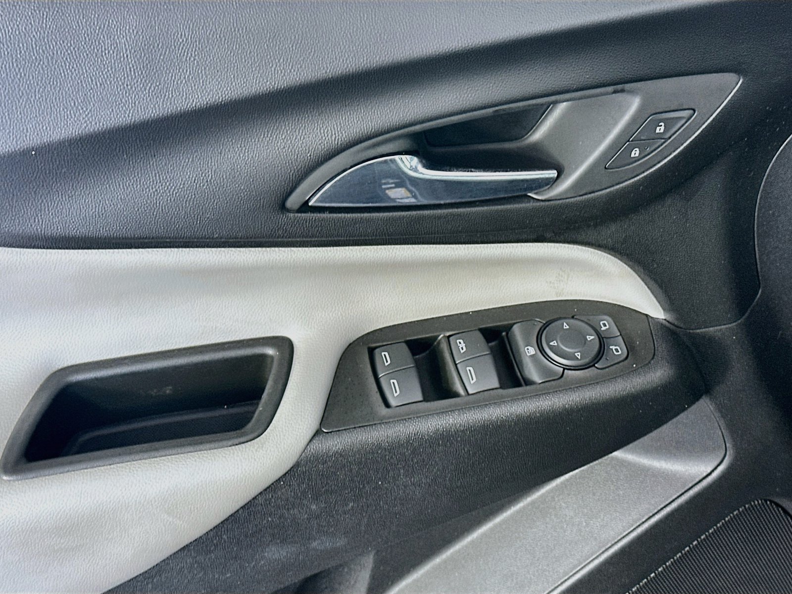 Used 2022 Chevrolet Equinox LS w/ LS Convenience Package FWD image 17