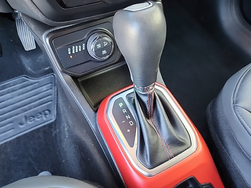 Used 2022 Jeep Renegade Trailhawk AWD/4WD image 18