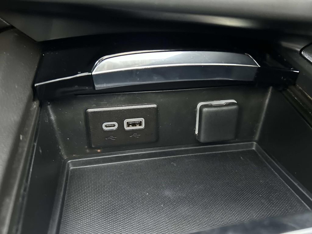 Used 2023 Buick Envision Essence w/ Sport Touring Package image 29