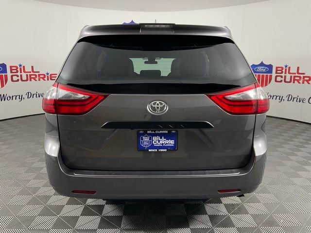 Used 2020 Toyota Sienna L image 4