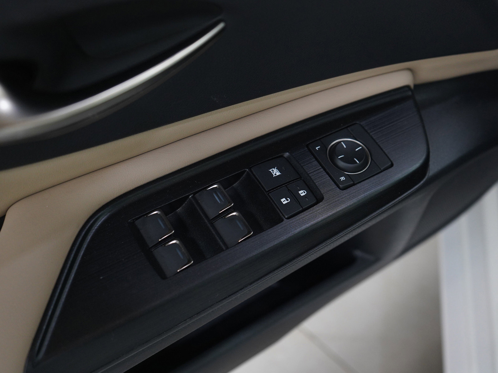 Used 2021 Lexus ES 350 w/ Accessory Package FWD image 18