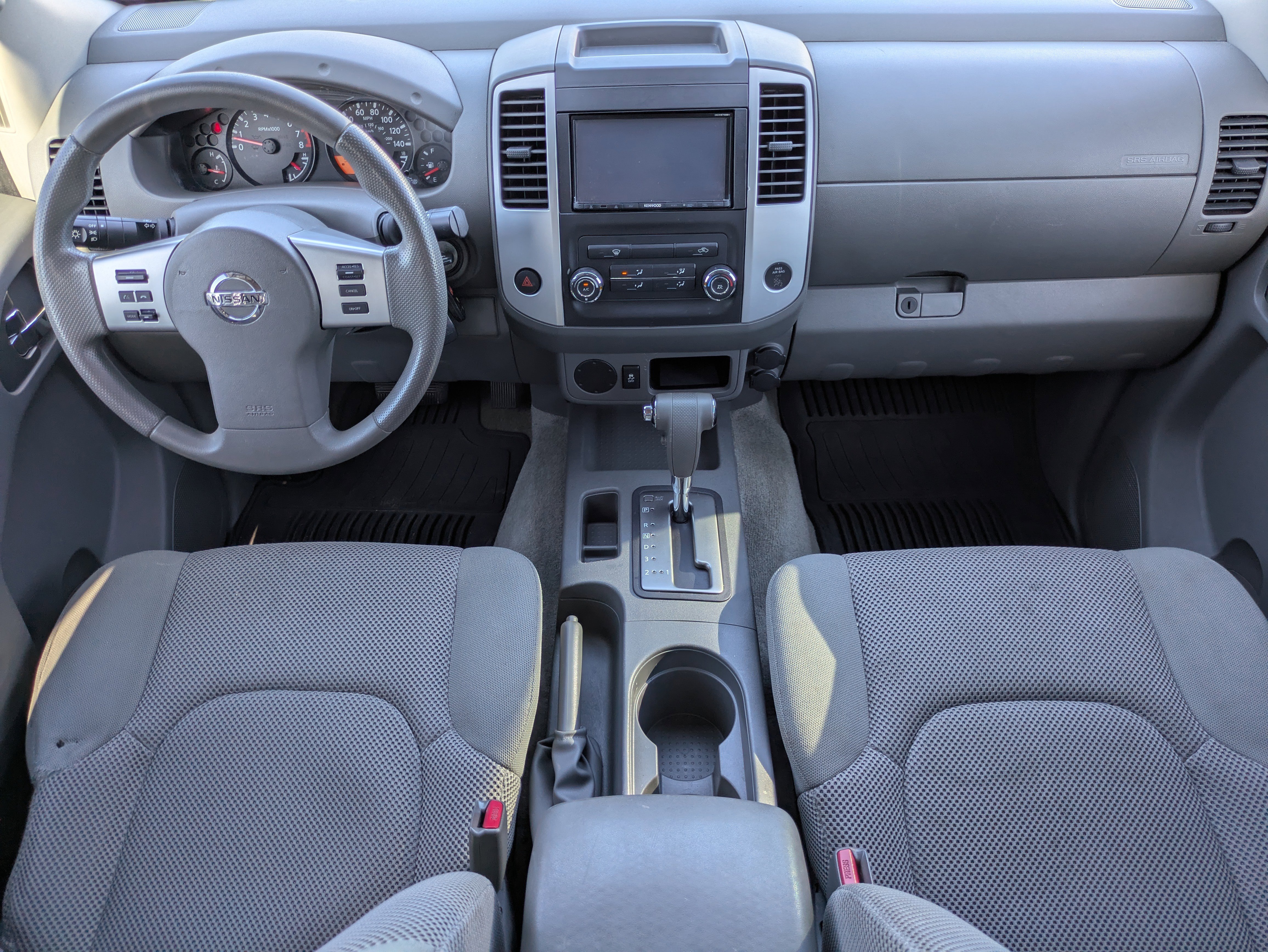 Used 2015 Nissan Frontier SV image 8