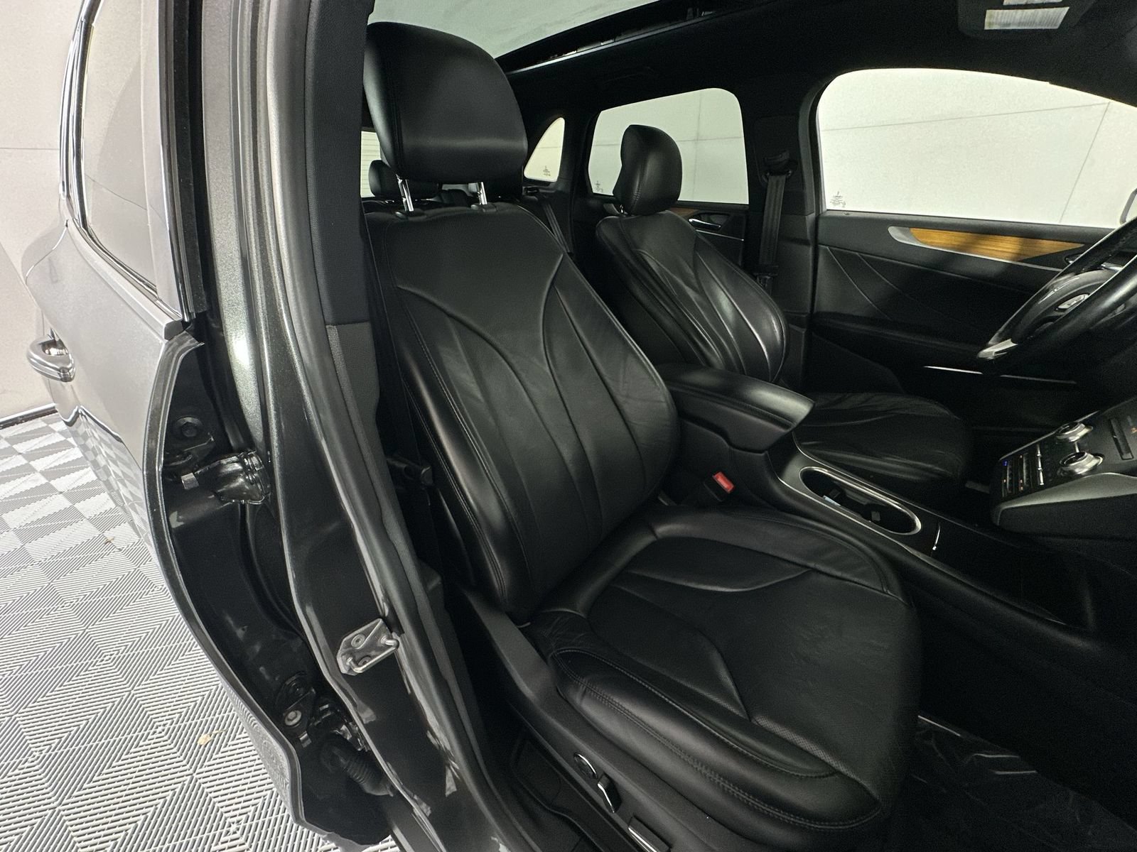 Used 2019 Lincoln MKC Reserve FWD image 27