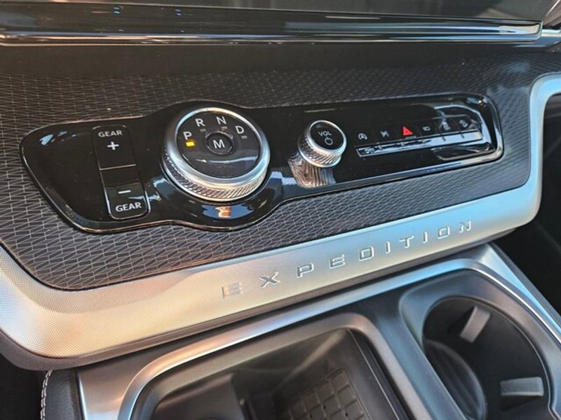 New 2025 Ford Expedition Platinum w/ Stealth Performance Package image 22