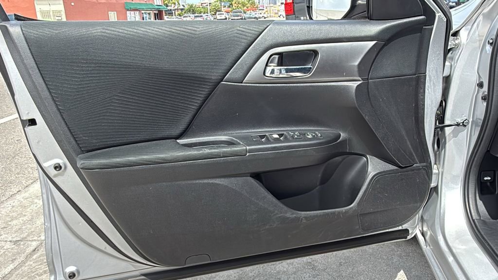 Used 2015 Honda Accord LX image 17