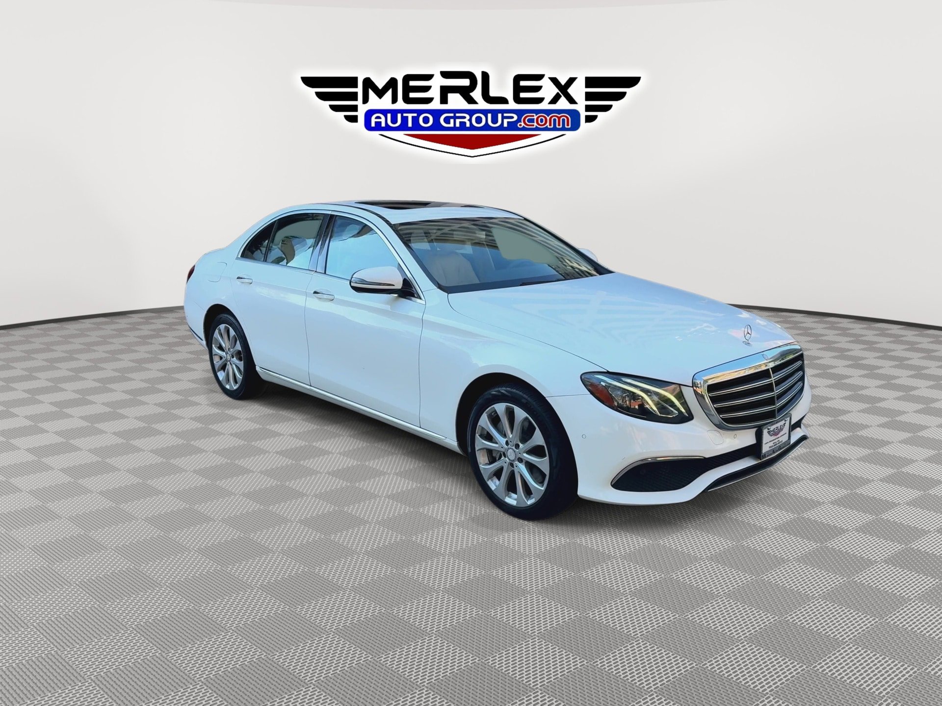 Used 2017 Mercedes-Benz E 300 4MATIC image 2