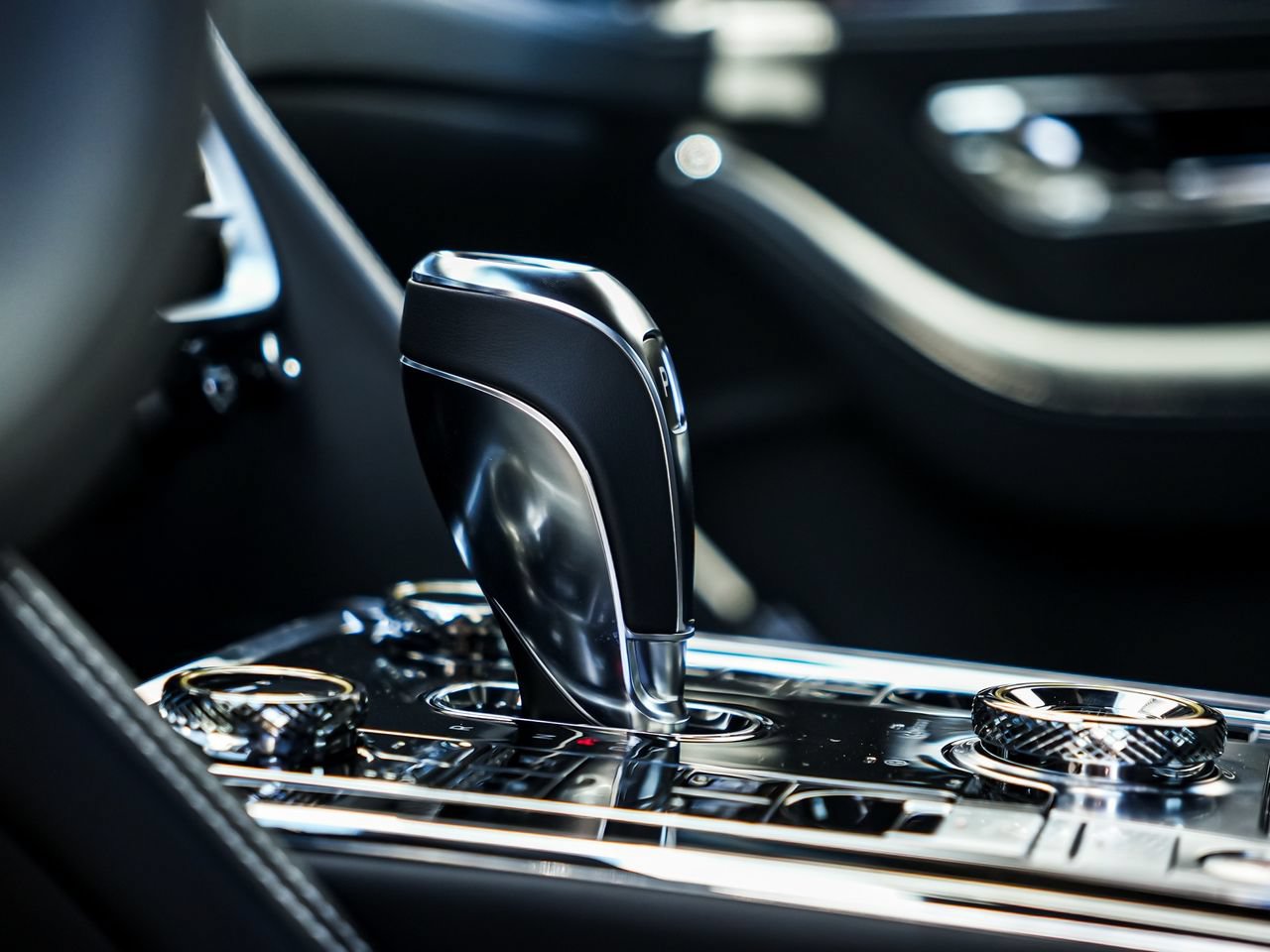 Used 2025 Bentley Flying Spur Plug-In Hybrid AWD/4WD image 17