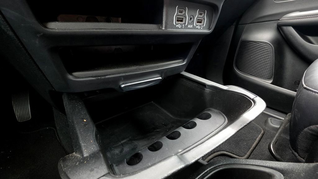 Used 2025 Chrysler Pacifica Select FWD image 45