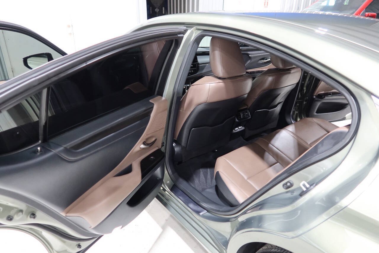 Used 2025 Lexus ES 300h w/ Premium Package FWD image 15