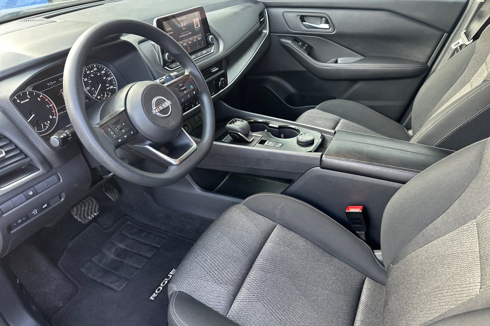 Used 2024 Nissan Rogue SV image 11