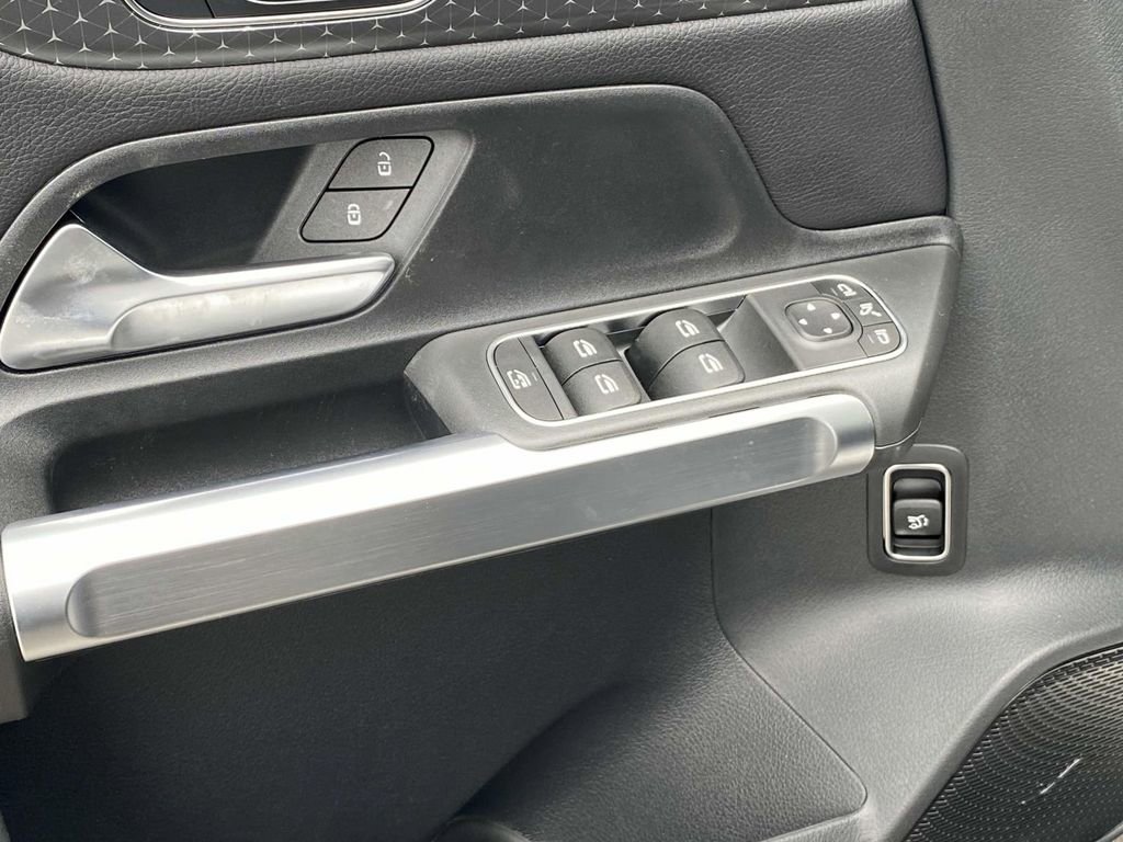 Certified 2025 Mercedes-Benz GLB 250 image 17