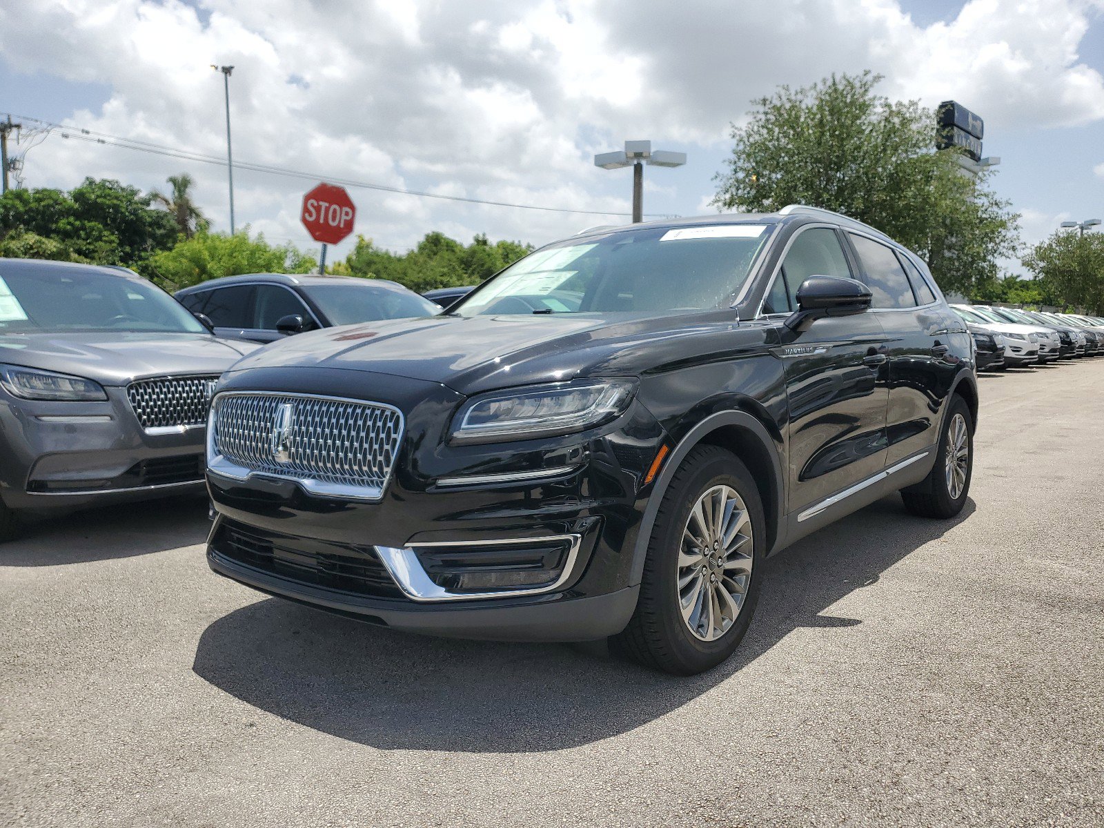 Used 2019 Lincoln Nautilus Select image 3
