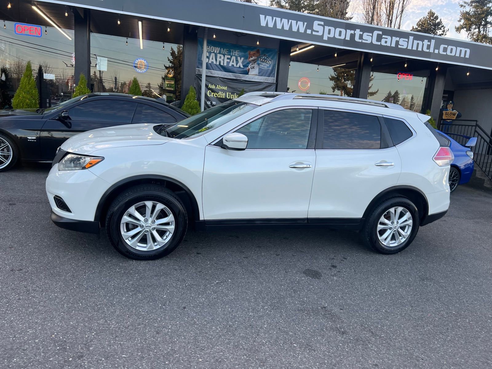 Used 2015 Nissan Rogue SV w/ SV Moonroof Package image 6