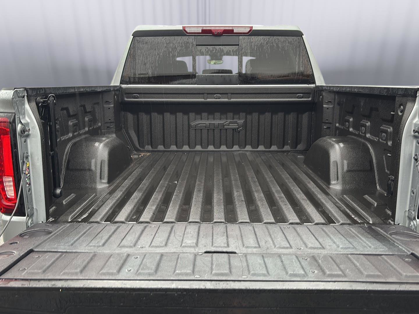 Used 2024 GMC Sierra 1500 AT4 w/ Technology Package image 5