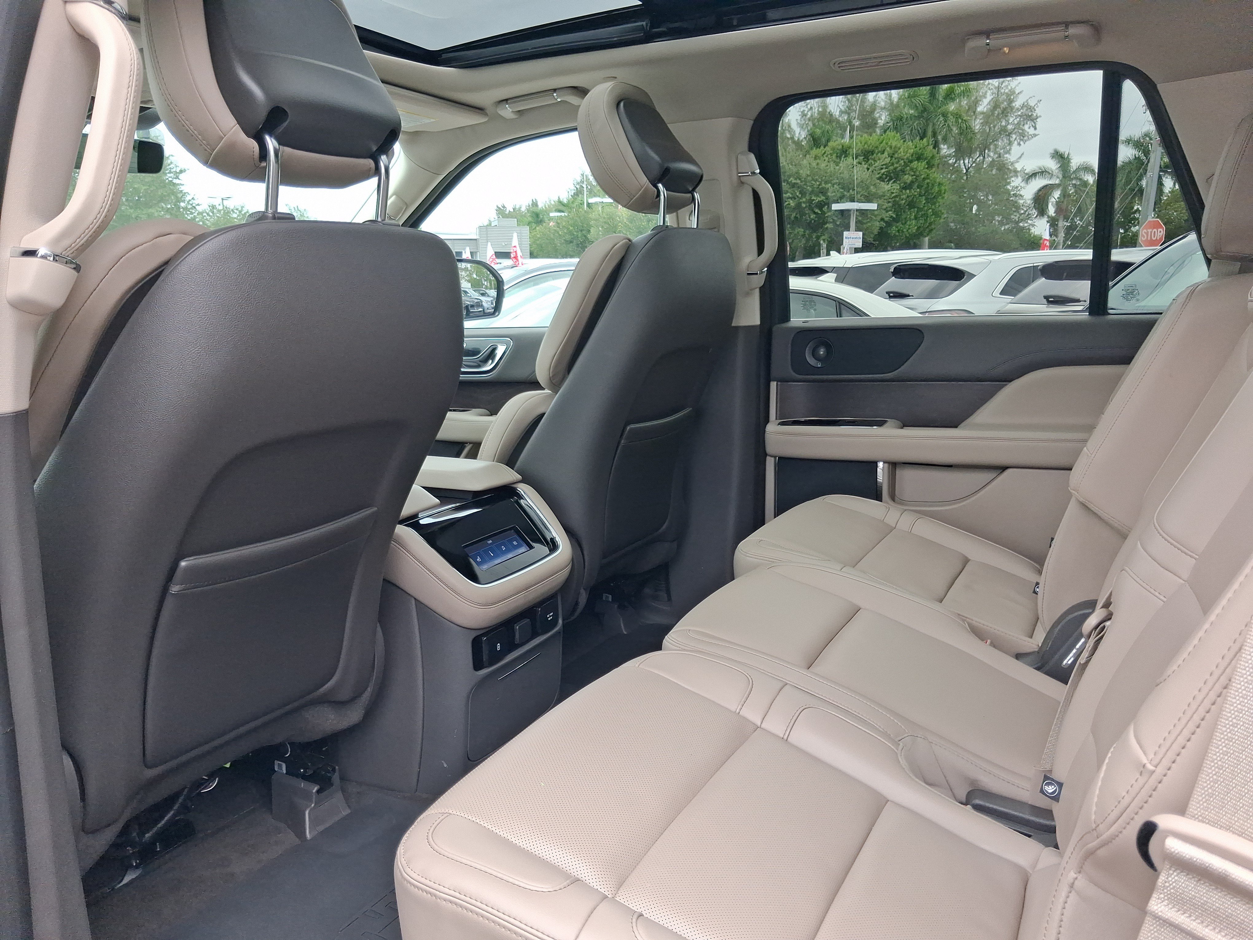 Certified 2024 Lincoln Navigator Premiere AWD/4WD image 5