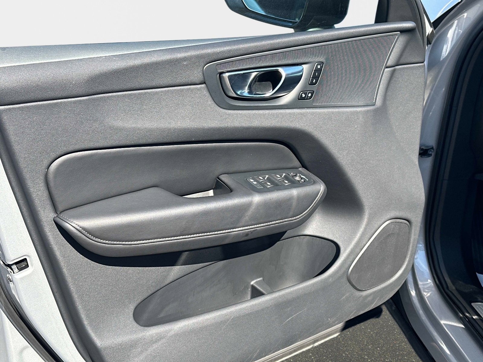 Certified 2025 Volvo XC60 B5 Plus image 15