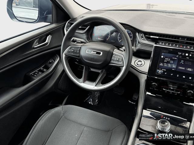 Used 2023 Jeep Grand Cherokee Laredo AWD/4WD image 15