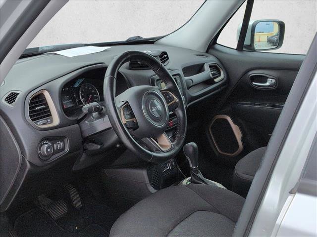 Used 2016 Jeep Renegade Latitude FWD image 10