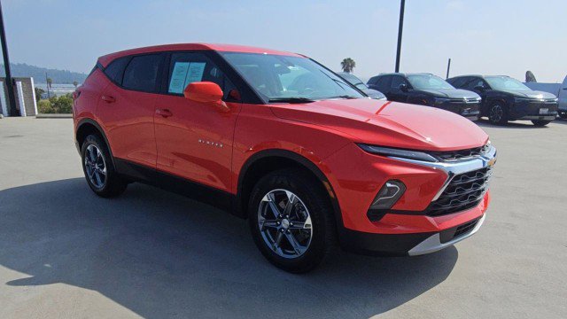 Used 2025 Chevrolet Blazer LT FWD image 2