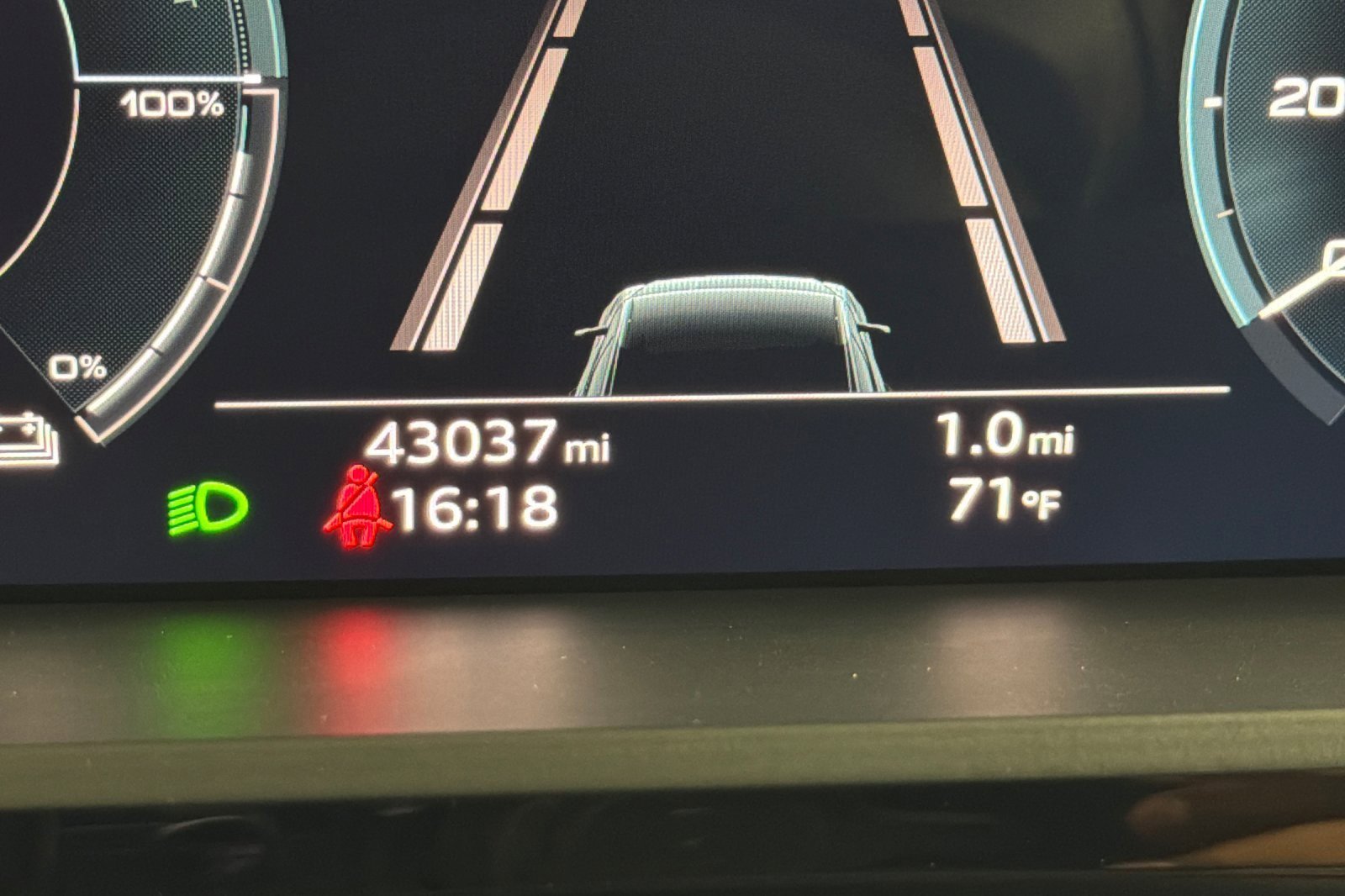 Used 2022 Audi e-tron Premium image 24